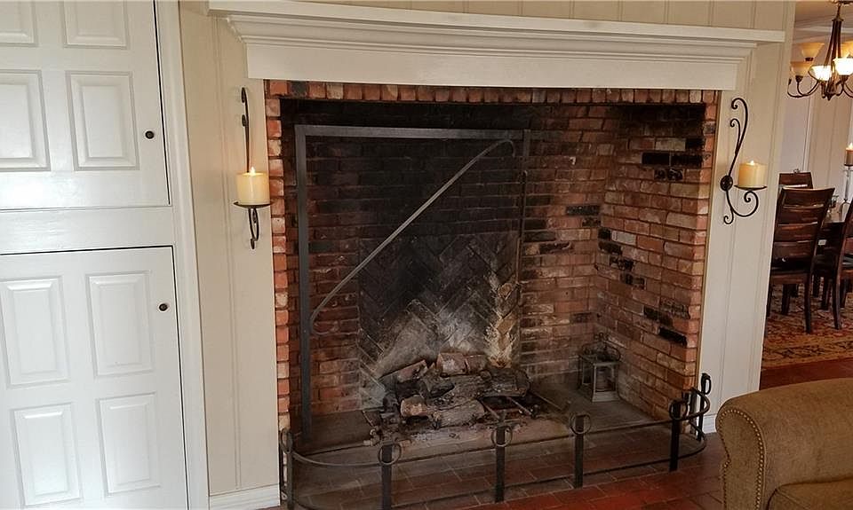 1st image of 1222 Emerson Ln