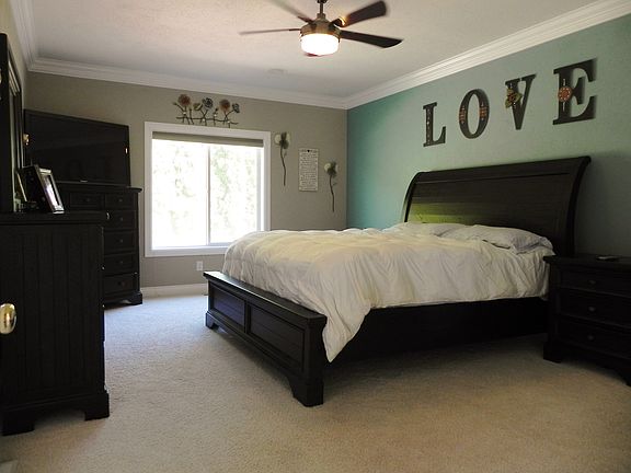 5th image of 1557 Holly Ln