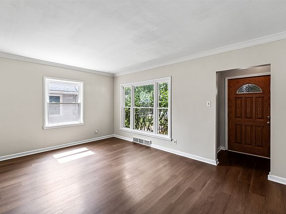 3rd image of 3921 41st St