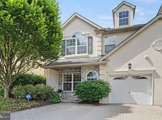 121 Meadow View Ln, Lansdale, PA 19446