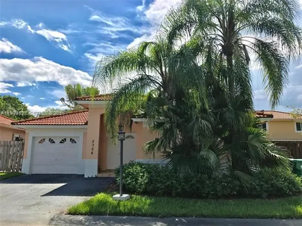 5758 NW 97th Pl #Townhouse 5758, Miami, FL 33178