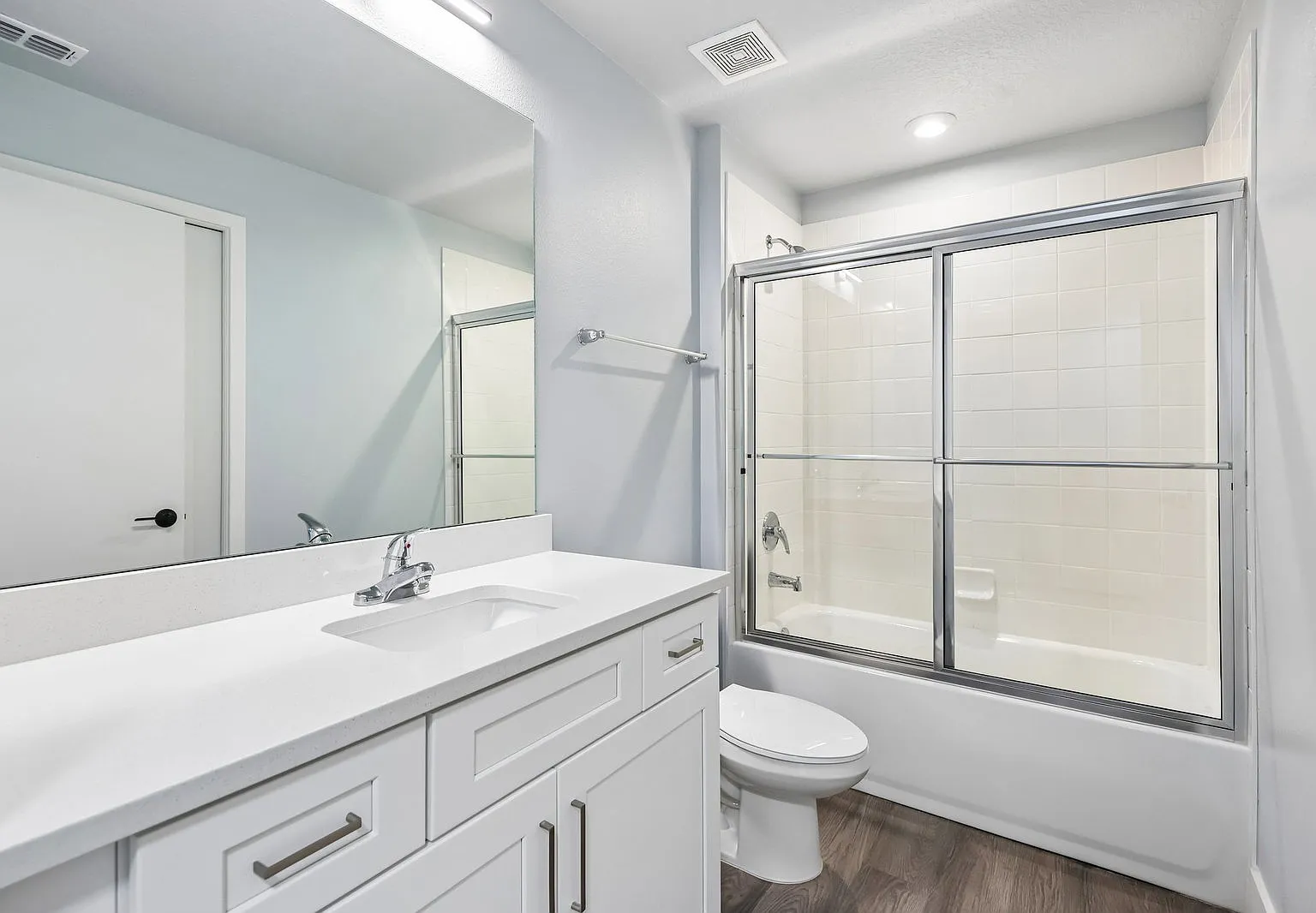Las Palmas Apartments — Photo 4