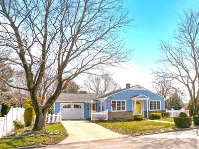 4 Meadowcrest Dr, Cumberland, RI, 02864
