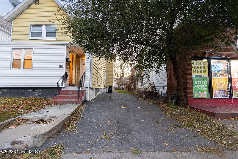 4th image of 1106 Congress Street