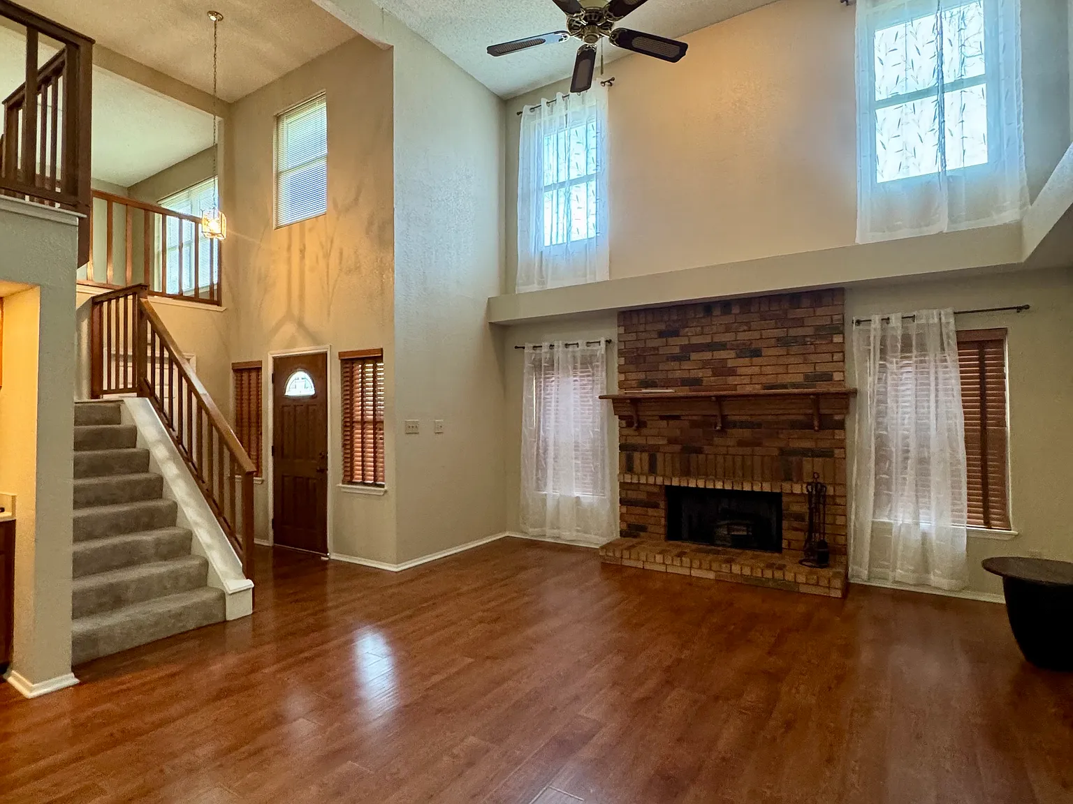 3 bed, 2263 sqft, $2,800 — Photo 3