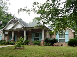 20404 Lake View Rd, Damon, TX 77430