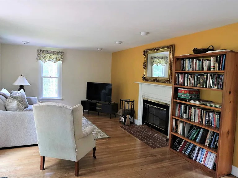 145 Woodside Meadow Rd — Photo 13