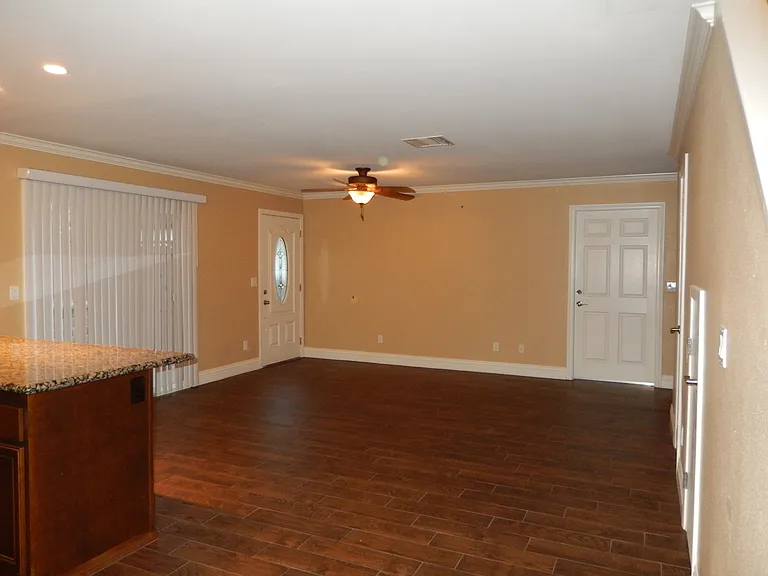 1133 Persimmon Ave #10 — Photo 9