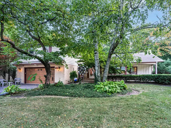 32381 N Forest Dr, Grayslake, IL 60030