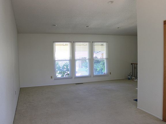4th image of 1832 Village East Dr