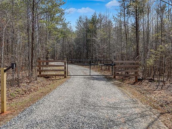 2nd image of 1034 Brooks Rd