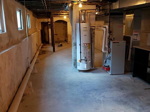2nd image of 427 E 9th St