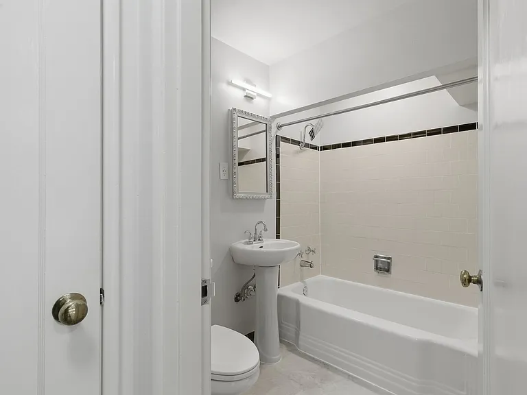 The Highland Arms Apartments — Photo 14