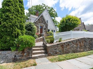 111 Petersville Rd, New Rochelle, NY 10801