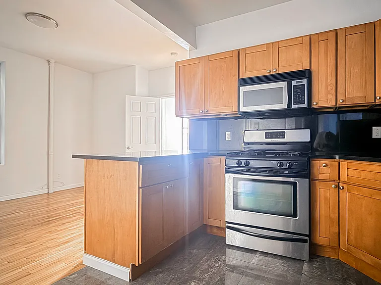154 Columbus Ave #3R — Photo 2