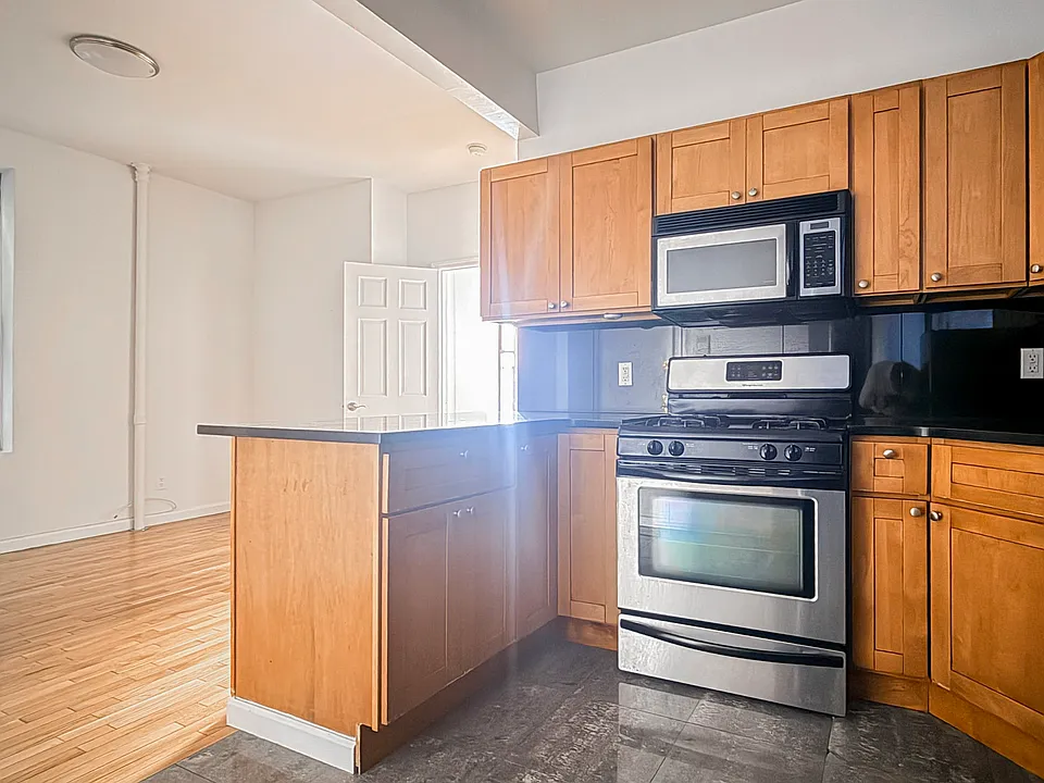 154 Columbus Ave #3R