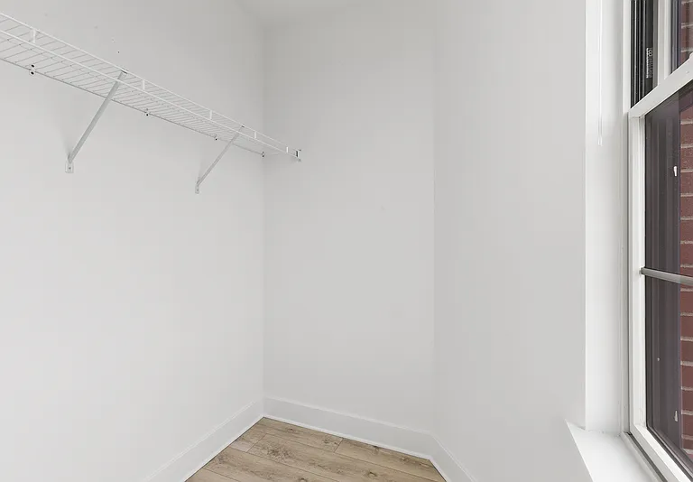 943 Washington Ave #303 — Photo 10