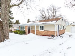 49 Robin Rd, Carpentersville, IL 60110