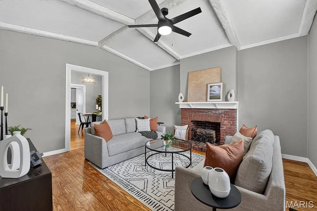 2 bed, 1.0 bath, 1057 sqft, $1,350 — Photo 4