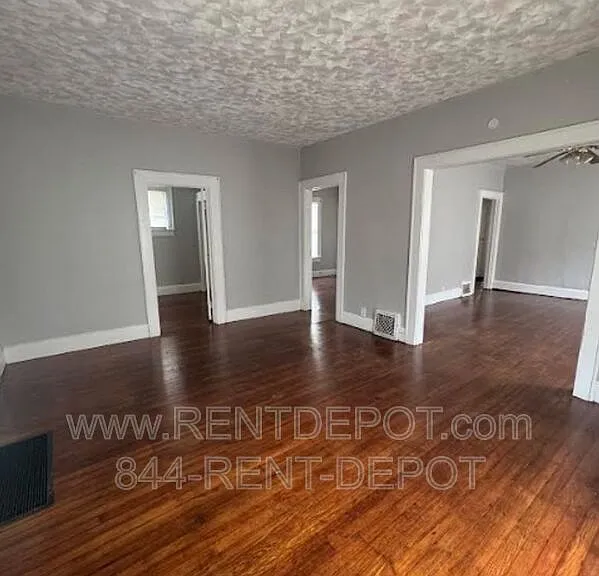 621 Covert Ave — Photo 2