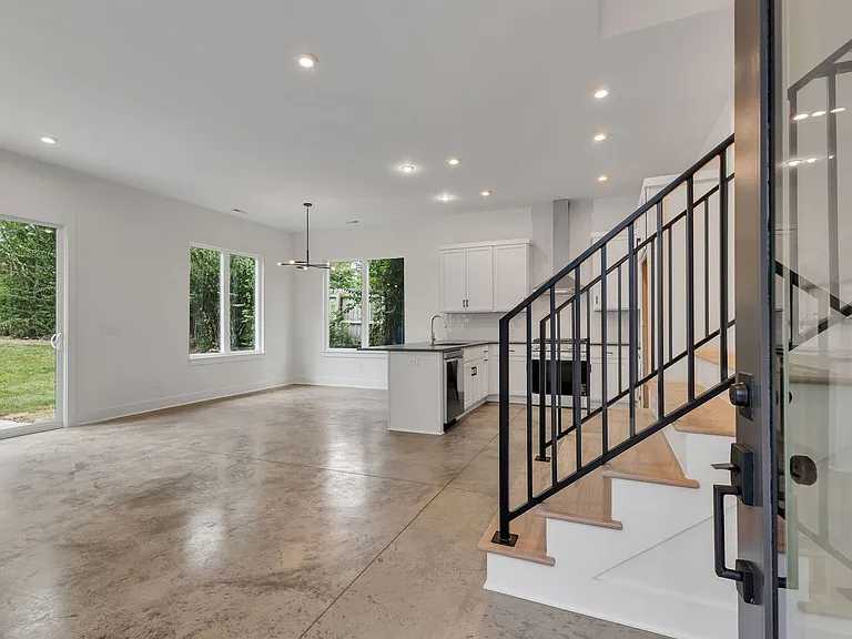 5917 Robertson Ave — Photo 13