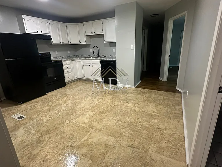 418 Millman Dr — Photo 4