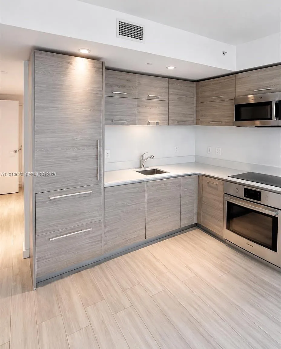 1300 S Miami Avenue Condo — Photo 3