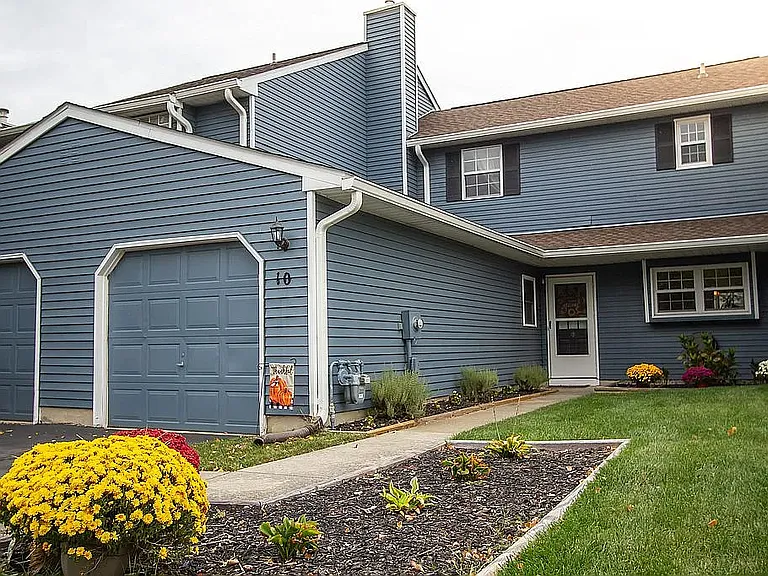 10 Berkshire Ct — Photo 1