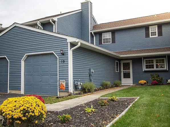 10 Berkshire Ct, Bordentown, NJ 08505