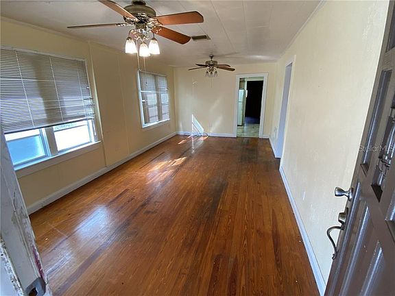 3rd image of 2426 Golfview St