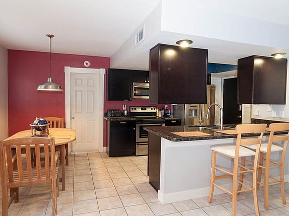 Breakfast area and kitchen