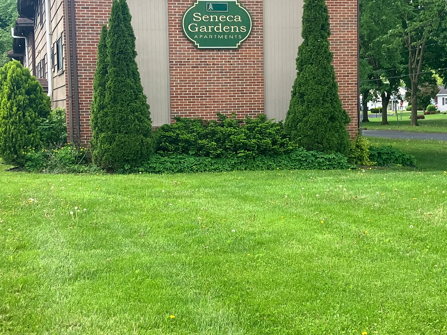 Seneca Gardens — Photo 3