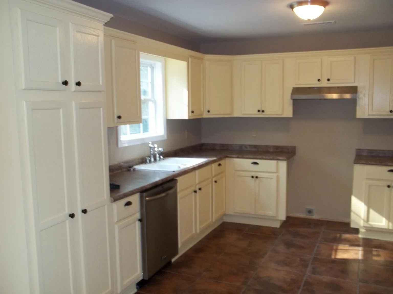 3 bed, 1800 sqft, $1,595 — Photo 3