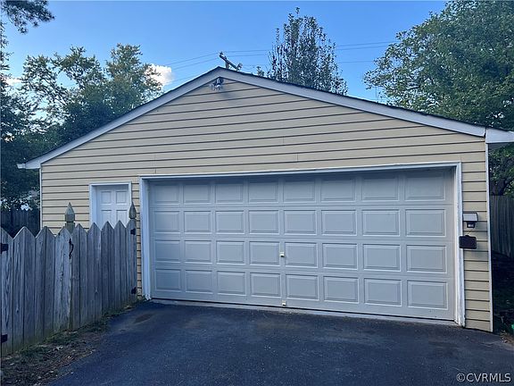 3rd image of 1826 Leslie Ln