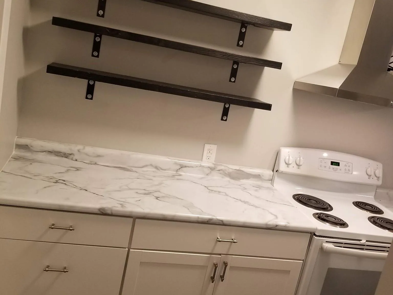 1 bed, 900 sqft, $1,300 — Photo 2