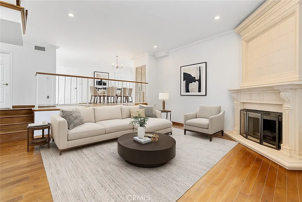 3 bed, 2.5 bath, 1981 sqft, $5,500 — Photo 3