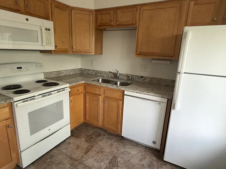 6710 S 83rd Ave #8 — Photo 5
