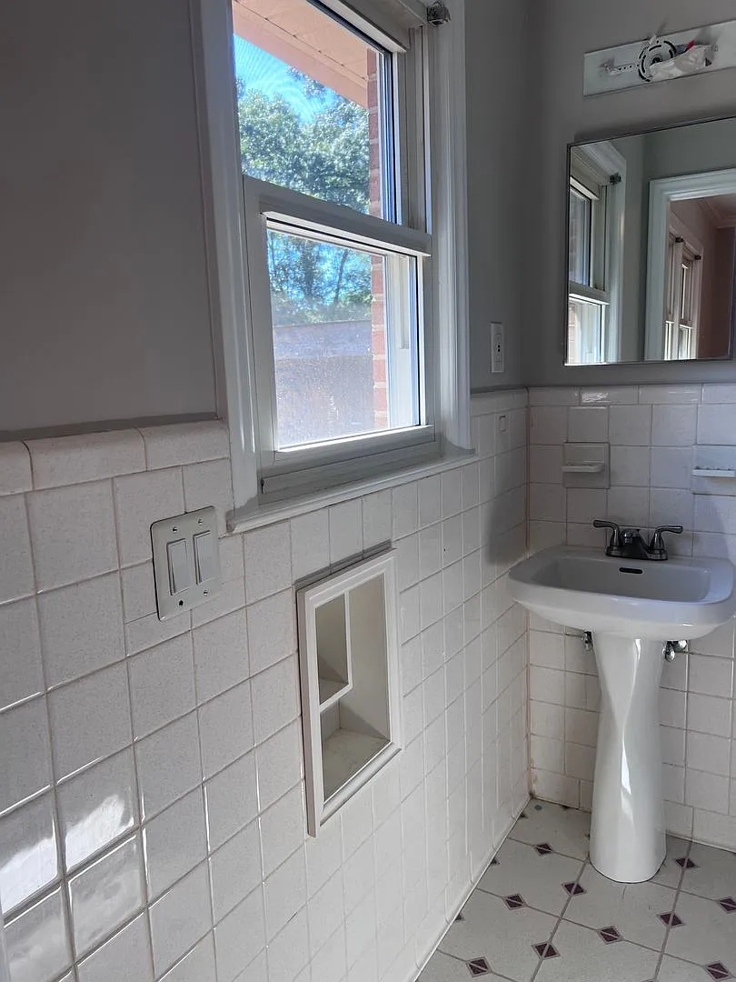 Cozy 3-Bedroom 1.5 bath ranch home — Photo 4