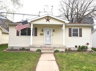 242 W Johnson St, Utica, IL 61373