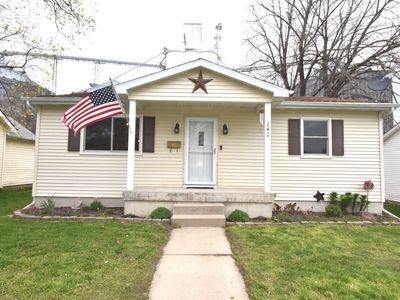 242 W Johnson St, Utica, IL, 61373