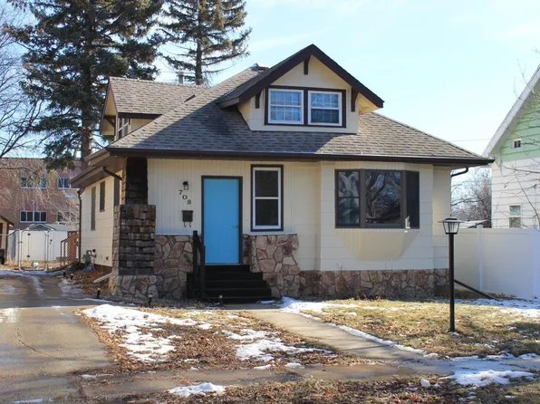 708 6th St NE, Minot, ND 58703