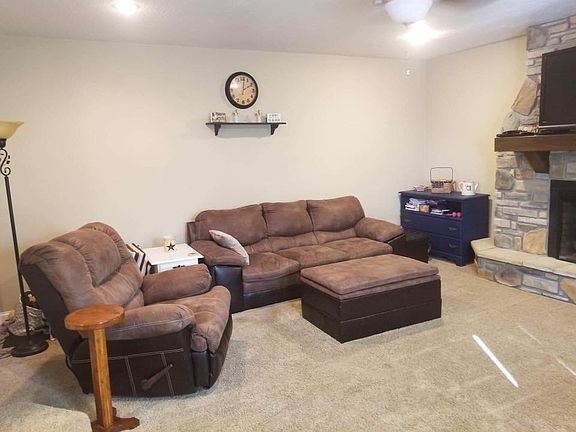 4th image of 2080 Russell Dr