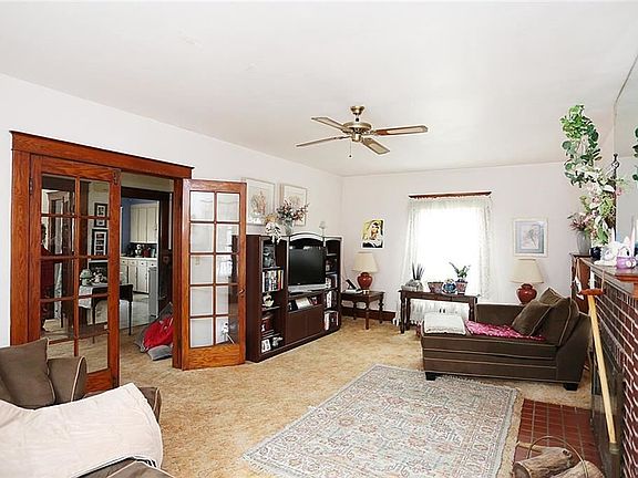 3rd image of 1303 Fort Ave