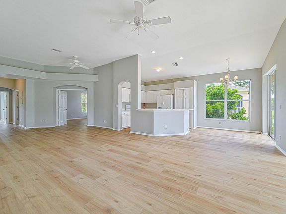 4th image of 23056 Lone Oak Dr