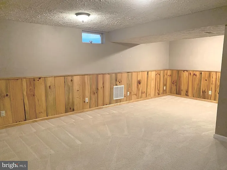 7931 Carriage Dr — Photo 33