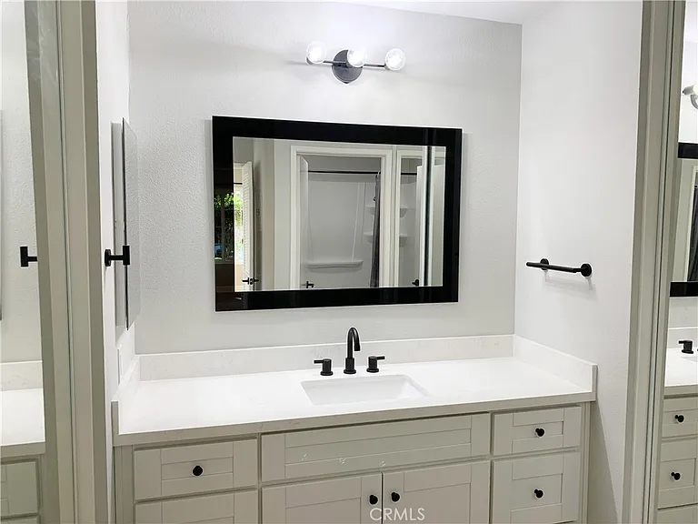 55 Streamwood — Photo 10