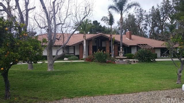 Private cul de sac, circular driveway, one flat acre