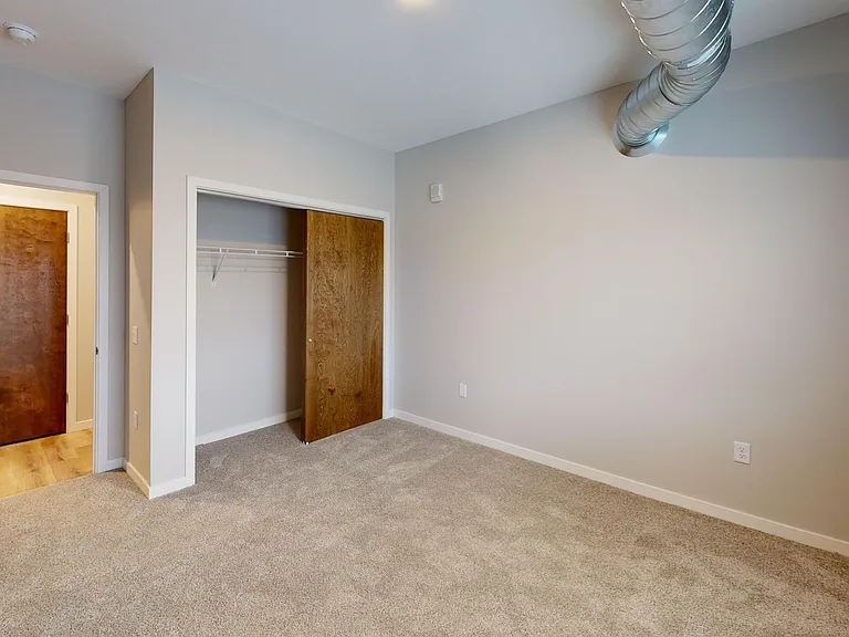 South Pointe Apartments — Photo 48