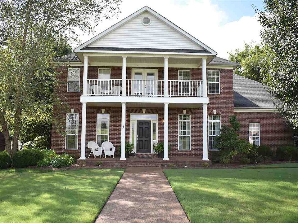 1st image of 1575 Club House Dr