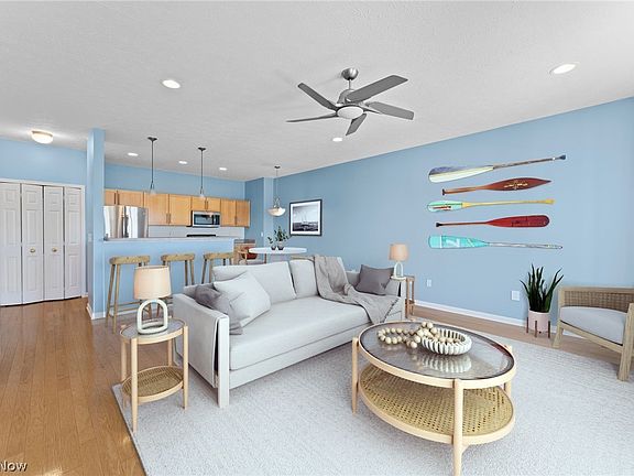 3rd image of 293 W Marina Pkwy